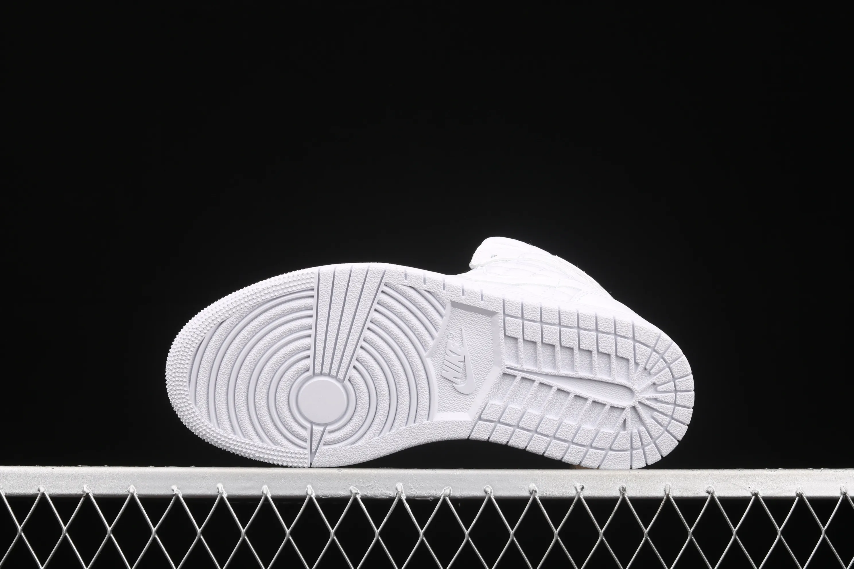 All Categories Air Jordan Jordan Series Basketball Shoes Air Jordan 1 Mid Air Jordan 1 Mid "Quilted White" AJ1 Joe 1 White Diamond "Little Chanel" Mid-top Versatile Casual Sports Shoes DB6078-100